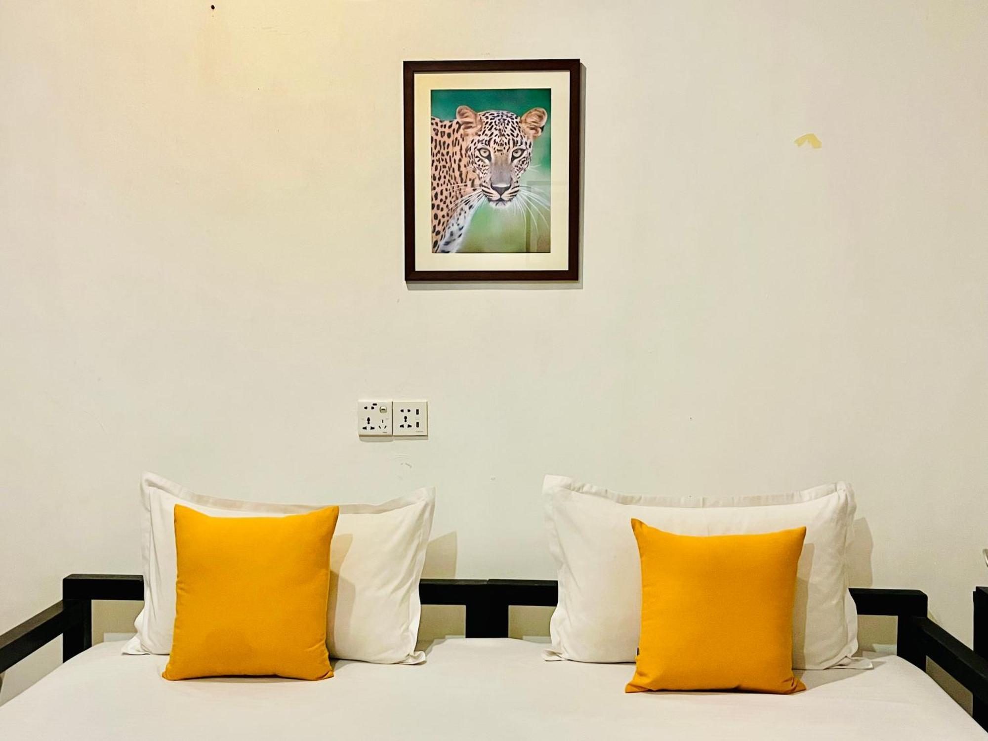 Funky Leopard Safari Lodge Bordering Yala National Park Катарагама Экстерьер фото