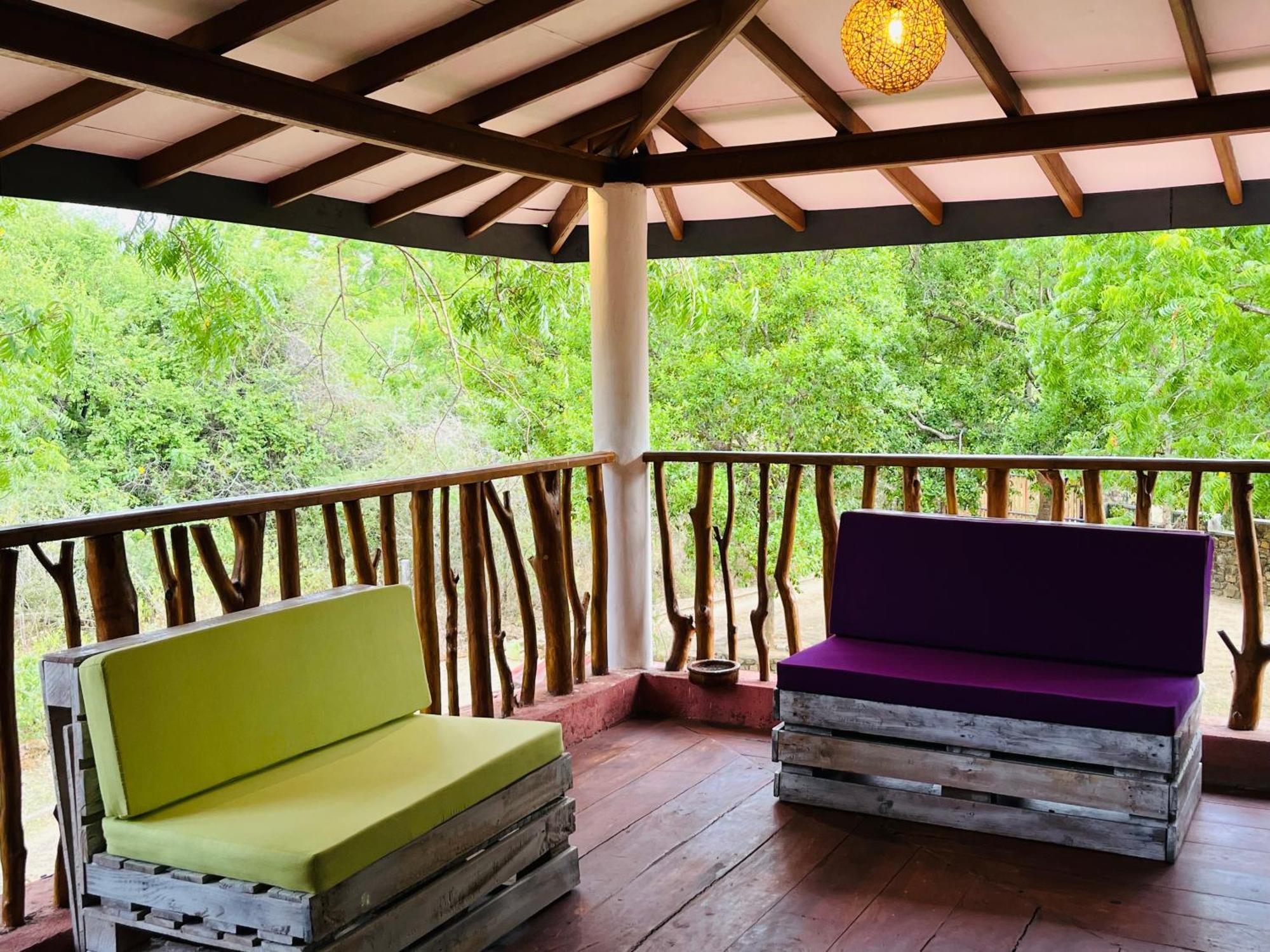 Funky Leopard Safari Lodge Bordering Yala National Park Катарагама Экстерьер фото
