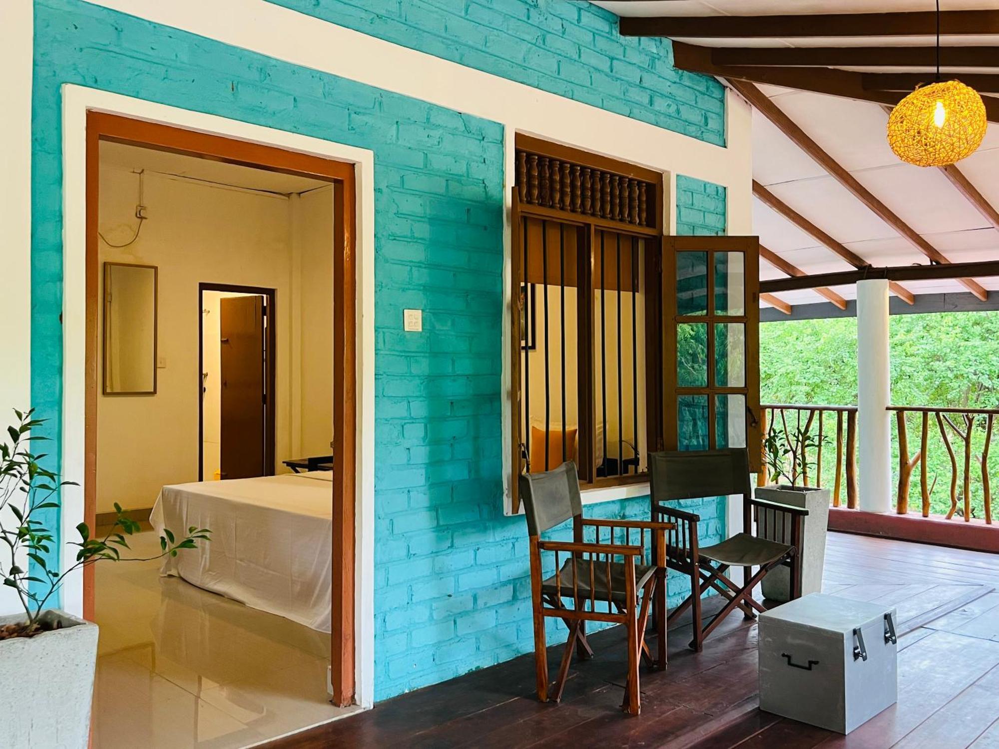Funky Leopard Safari Lodge Bordering Yala National Park Катарагама Экстерьер фото