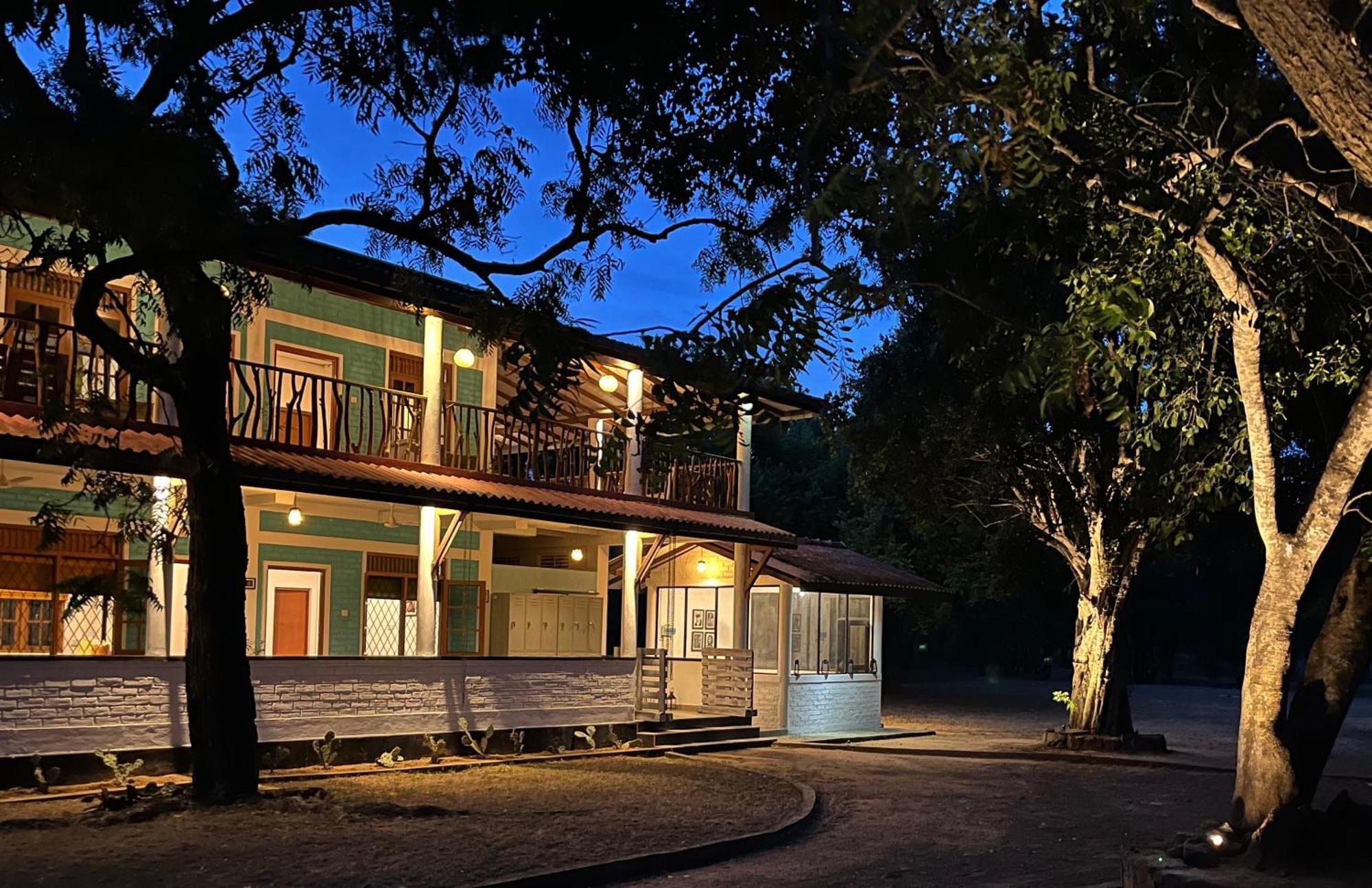 Funky Leopard Safari Lodge Bordering Yala National Park Катарагама Экстерьер фото