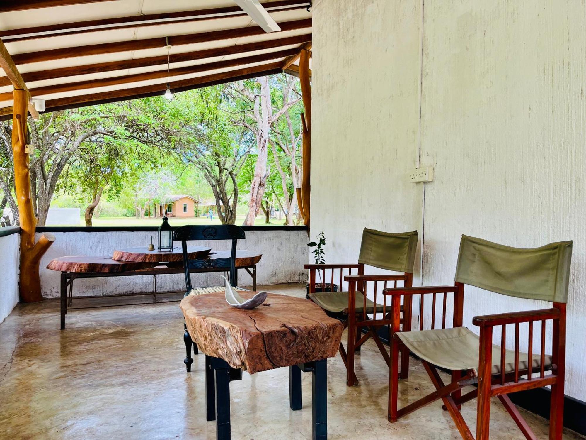 Funky Leopard Safari Lodge Bordering Yala National Park Катарагама Экстерьер фото